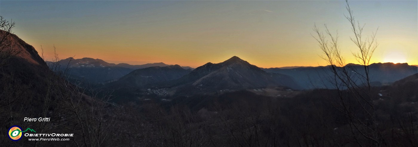 66 Luce e colori del tramonto inoltrato sulla Val Serina.jpg